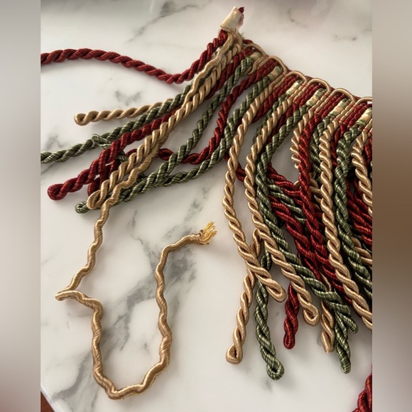 Bouillon fringe red green remnants 64” - Picture 3 of 5